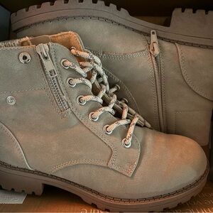 Stylish Women's Tan Ankle Boots